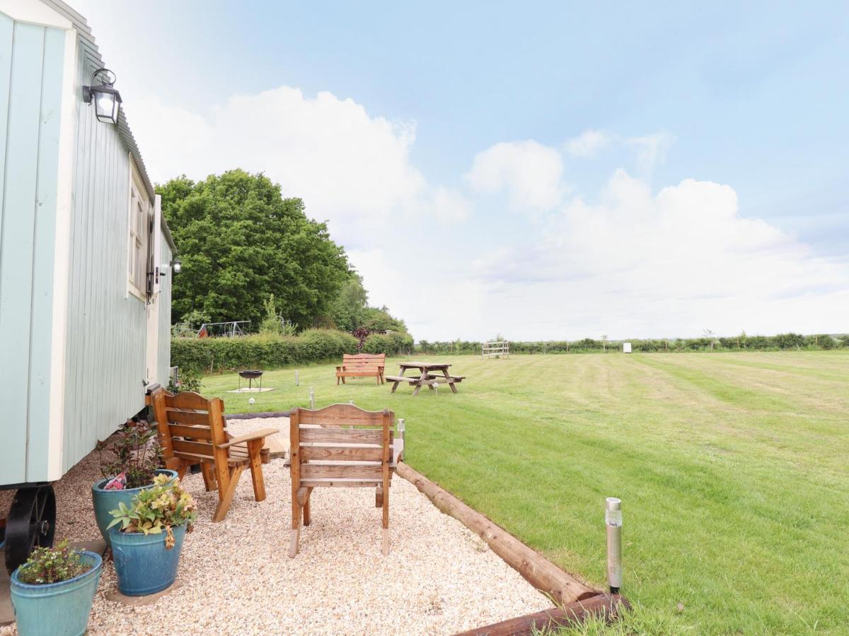 Honeybee Lodge Woodhall Spa Esterno foto