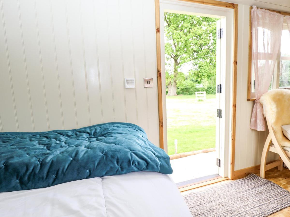 Honeybee Lodge Woodhall Spa Esterno foto