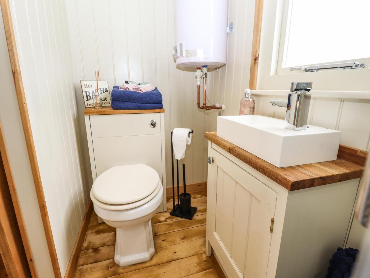 Honeybee Lodge Woodhall Spa Esterno foto
