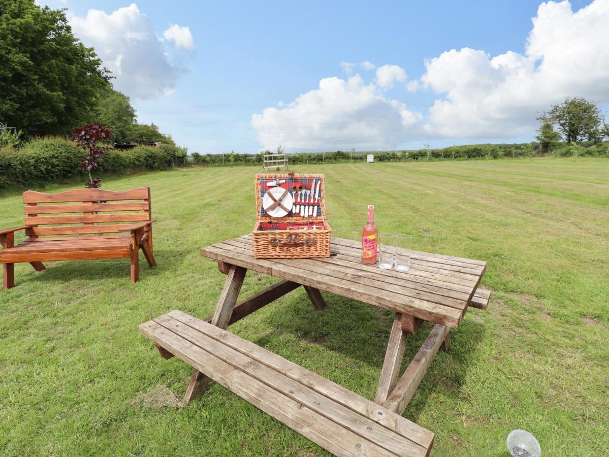 Honeybee Lodge Woodhall Spa Esterno foto