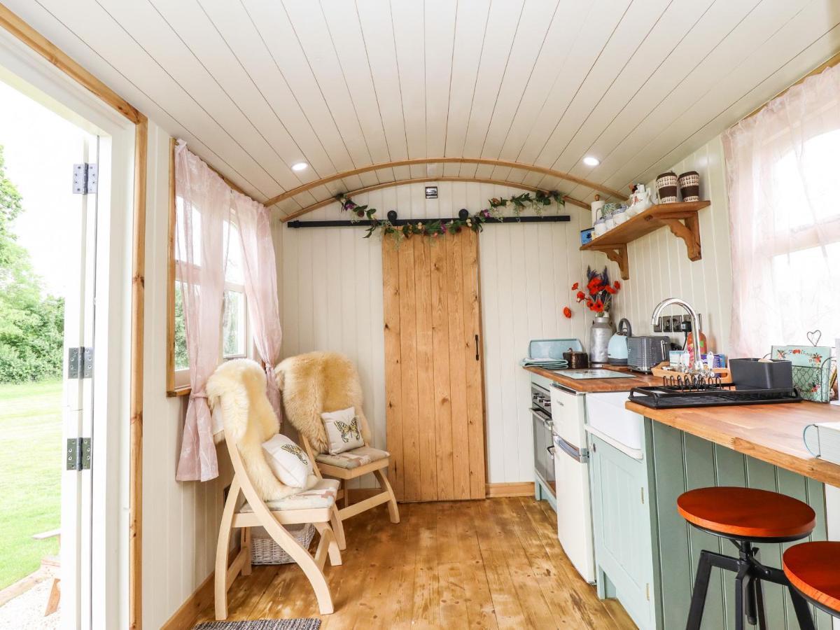 Honeybee Lodge Woodhall Spa Esterno foto
